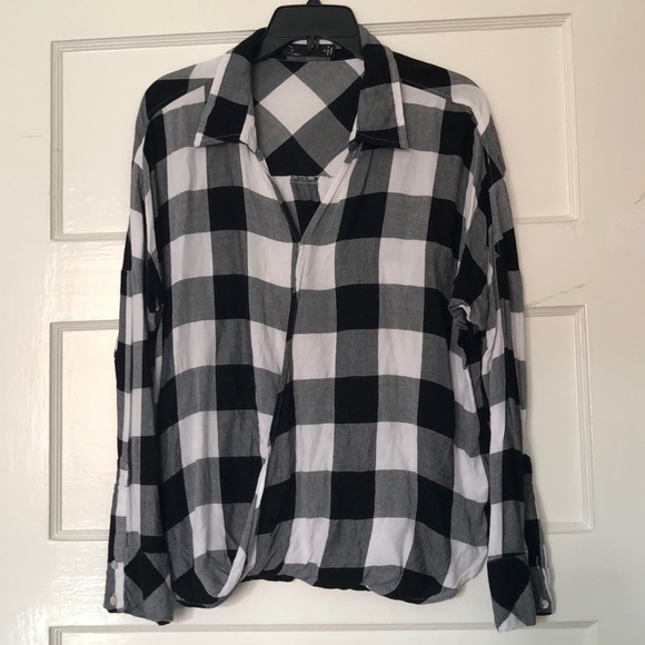 Black and white flannel with snap closure - Picture 3 of 3